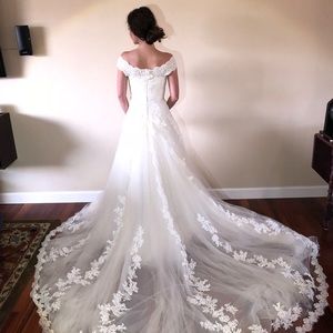 Pronovias- San Patrick Wedding Gown. Size 4